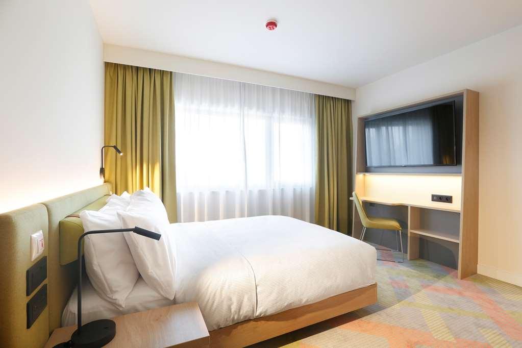 Hampton By Hilton Krakow Airport Hotel Balice Room photo